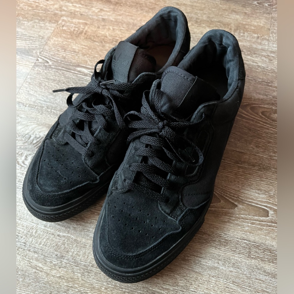 ADIDAS men’s size 10.5. Black. Lightly used.